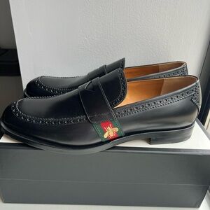 Gucci Black Leather Loafers with Green and Red Detail